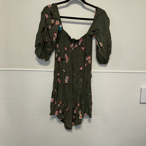 Women's JAASE Shorts Romper Size L Green Floral missing belt - Picture 10 of 10